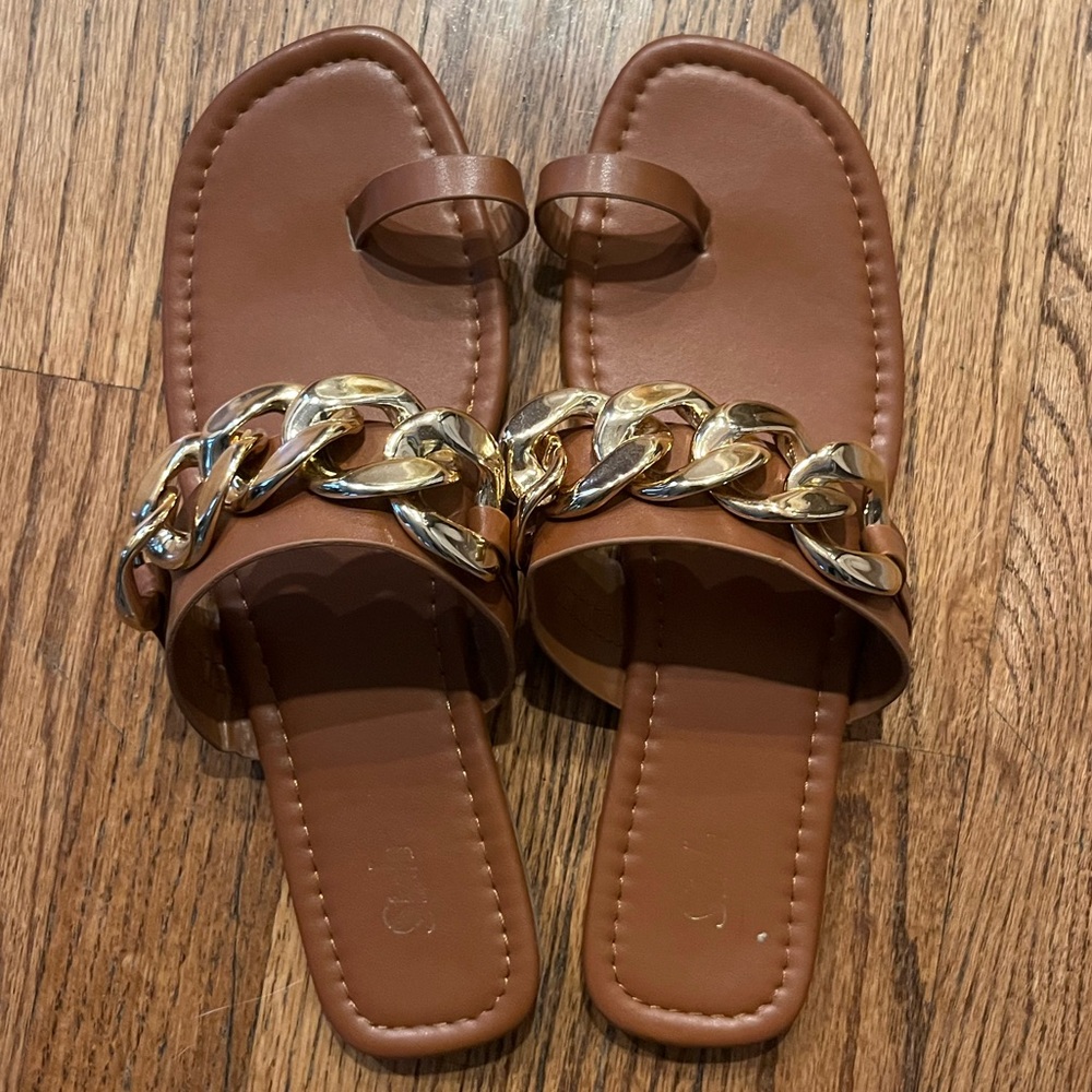 Metal Decor Toe Loop Sandals - Picture 2 of 3